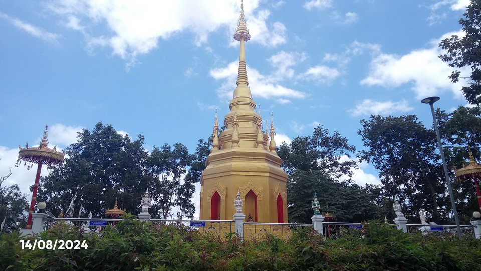 พระธาตุแสงก๋าบ้านแม่กอน